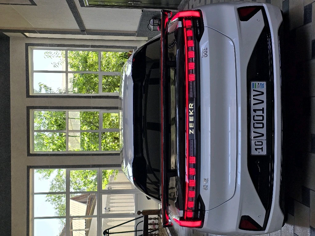 Zeekr 001