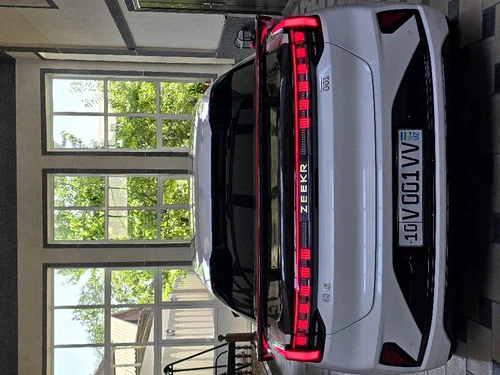 Zeekr 001