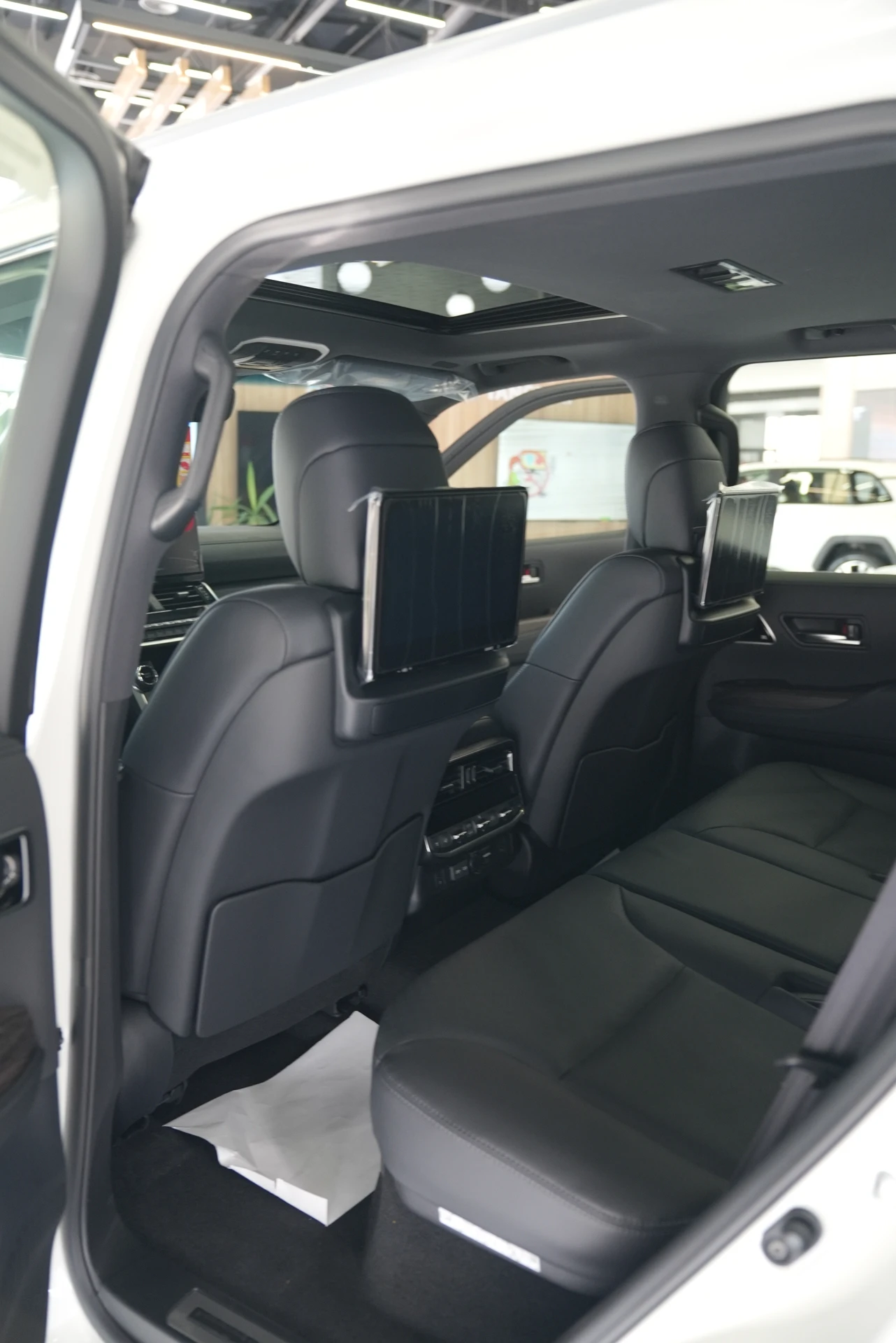 Toyota Land Cruiser 300
