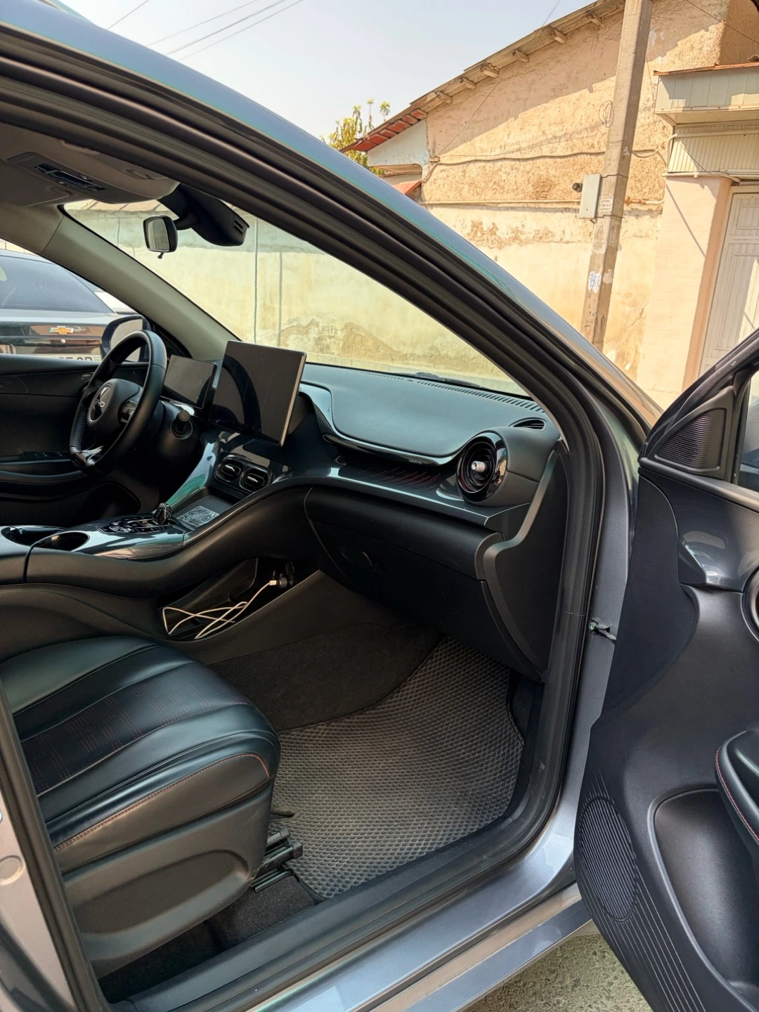 BYD E2