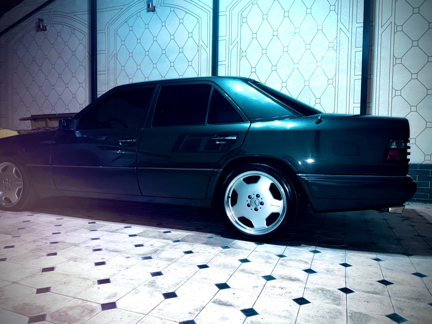 Mercedes-Benz W124