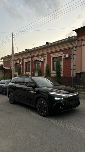 BYD Atto 8