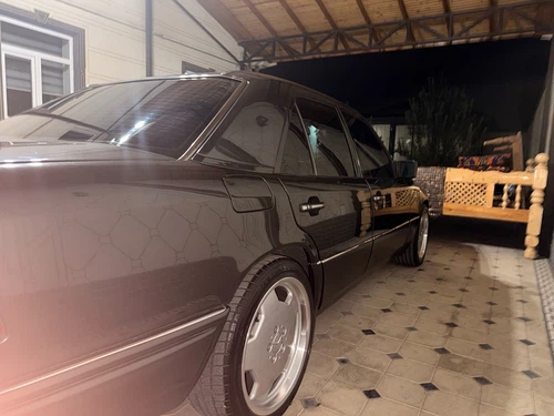 Mercedes-Benz W124
