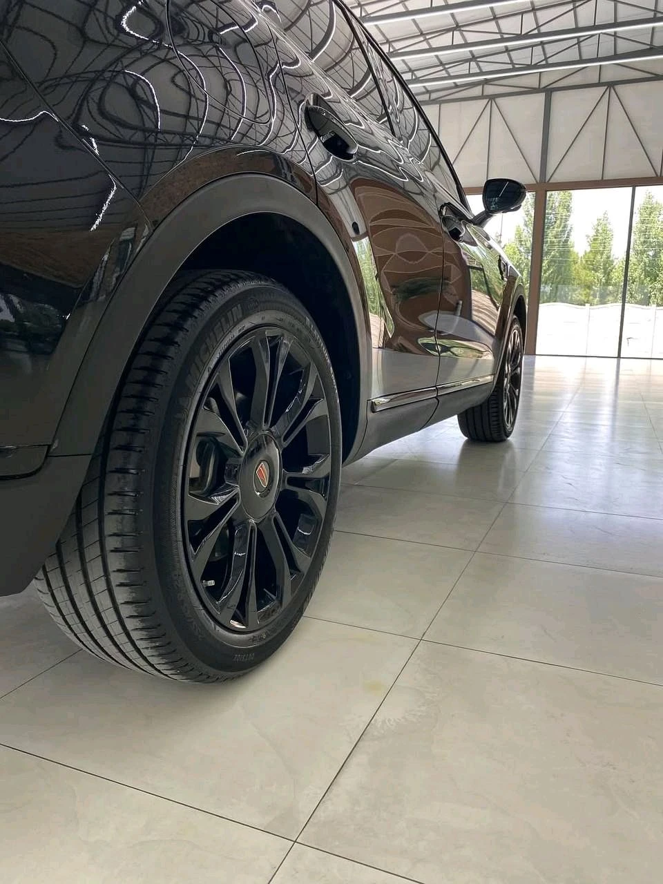 Hongqi HS5