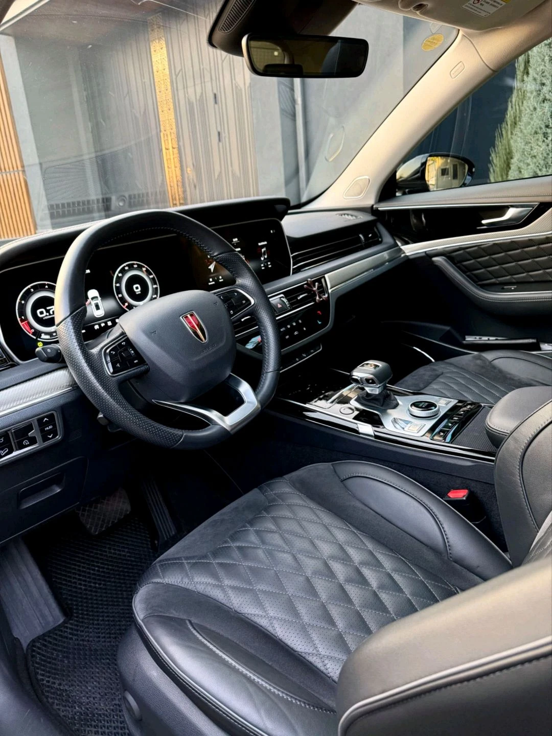 Hongqi HS5