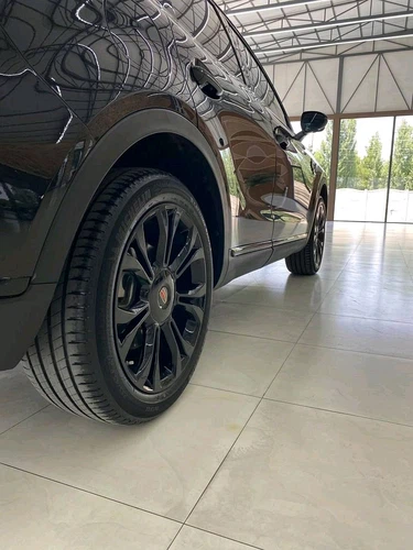 Hongqi HS5