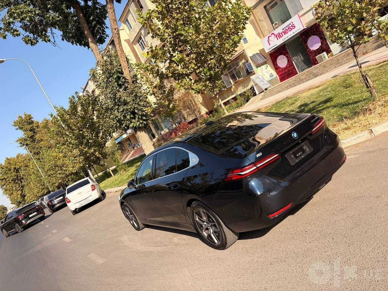 BMW i5