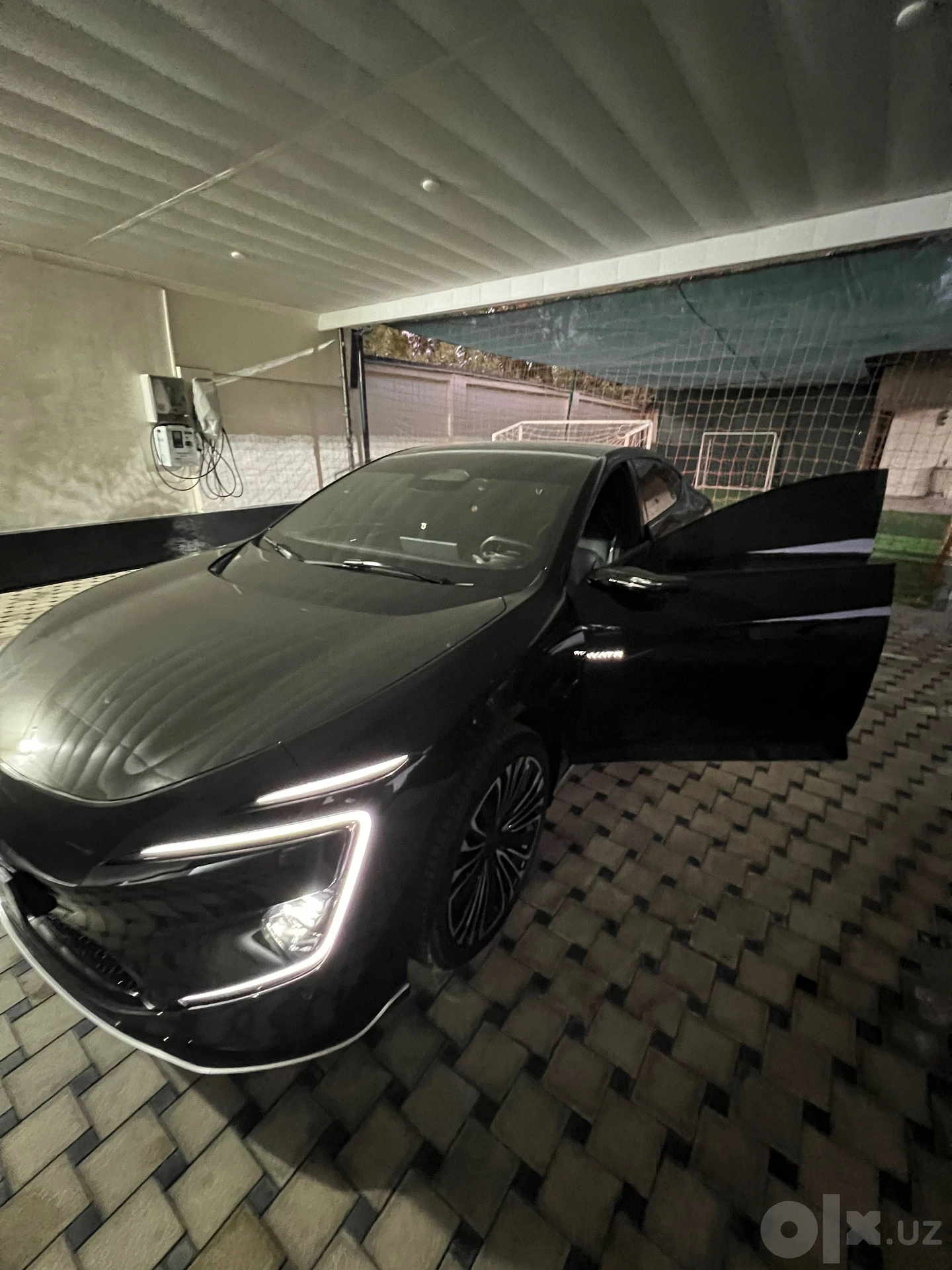 Avatr 12