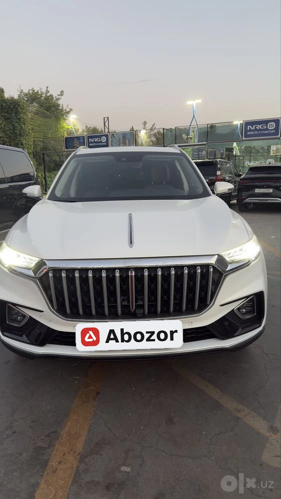 Hongqi HS5