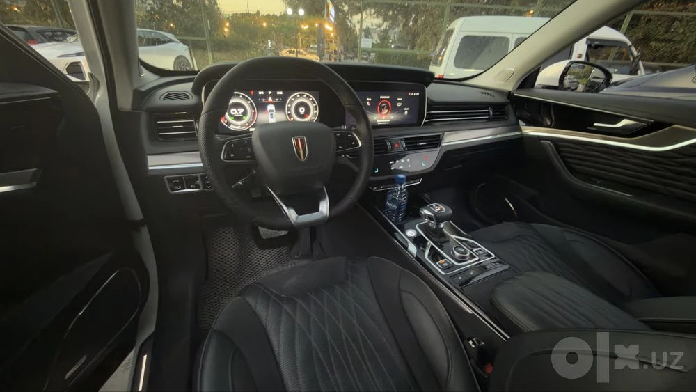 Hongqi HS5