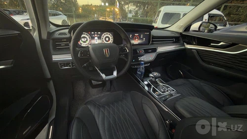 Hongqi HS5
