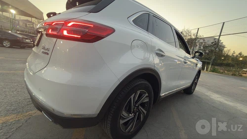 Hongqi HS5