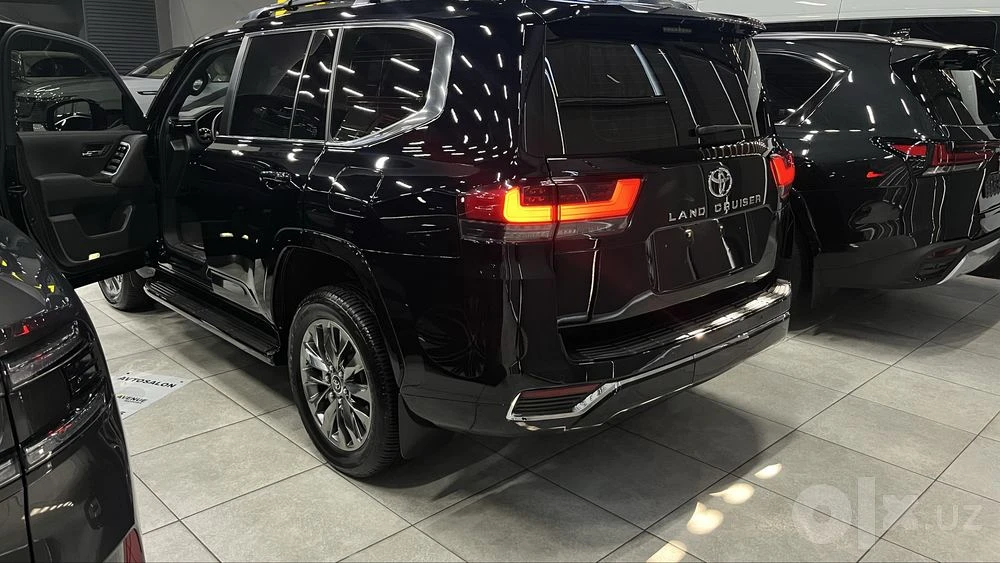 Toyota Land Cruiser 300