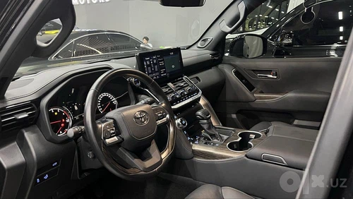 Toyota Land Cruiser 300