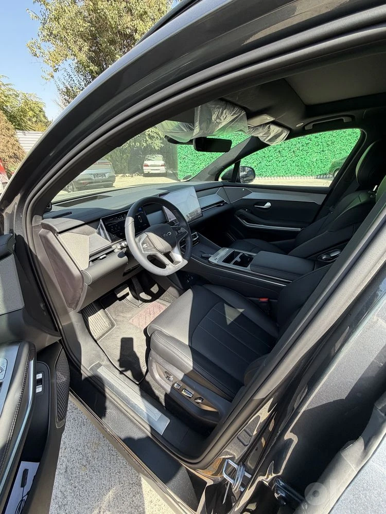 BYD Atto 8