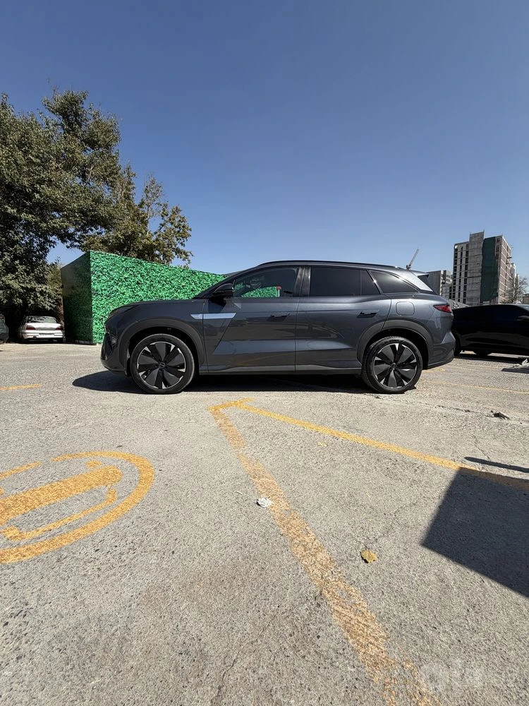 BYD Atto 8