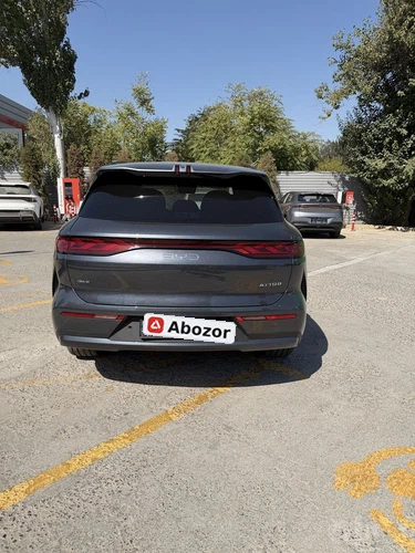 BYD Atto 8