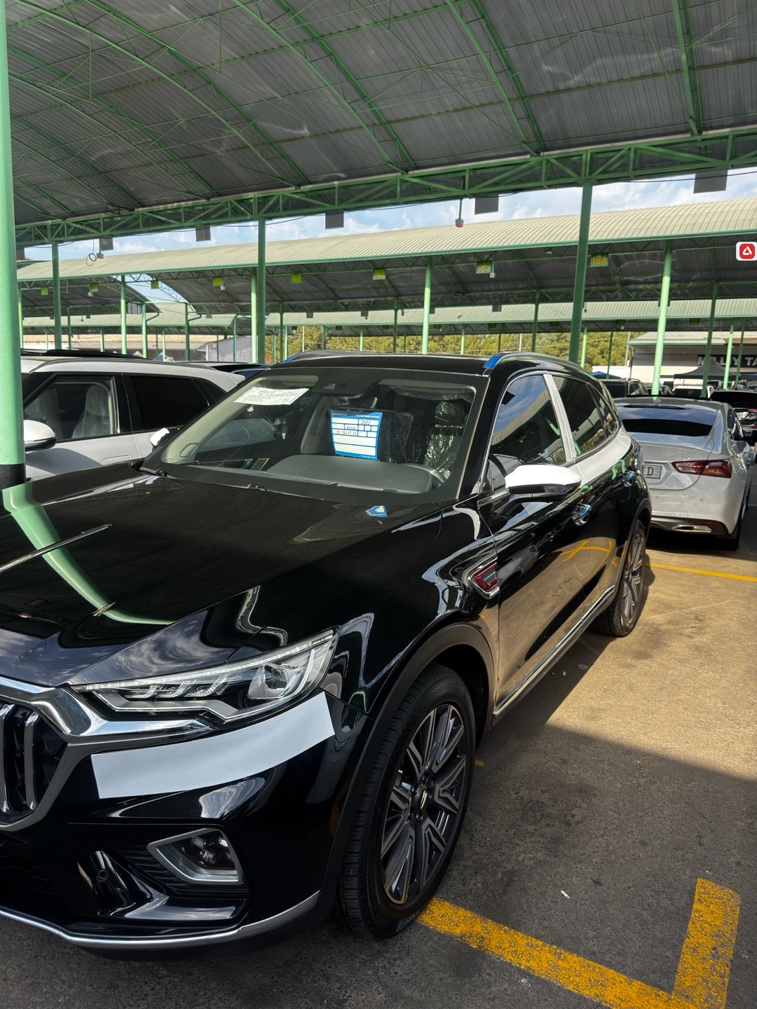 Hongqi HS5