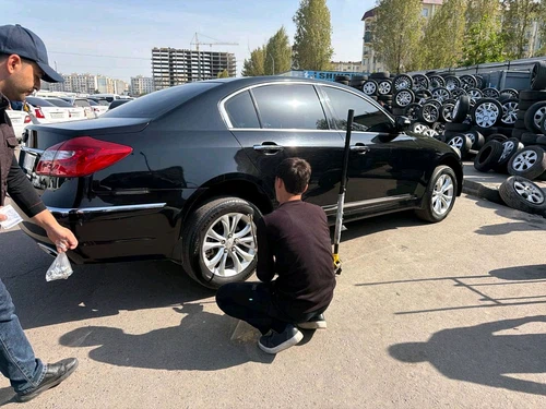 Hyundai Genesis