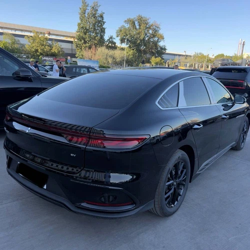 BYD E9