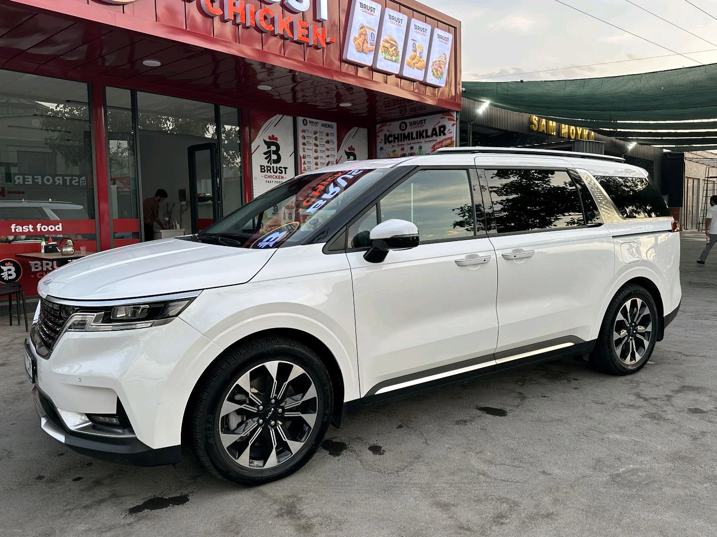 Kia Carnival