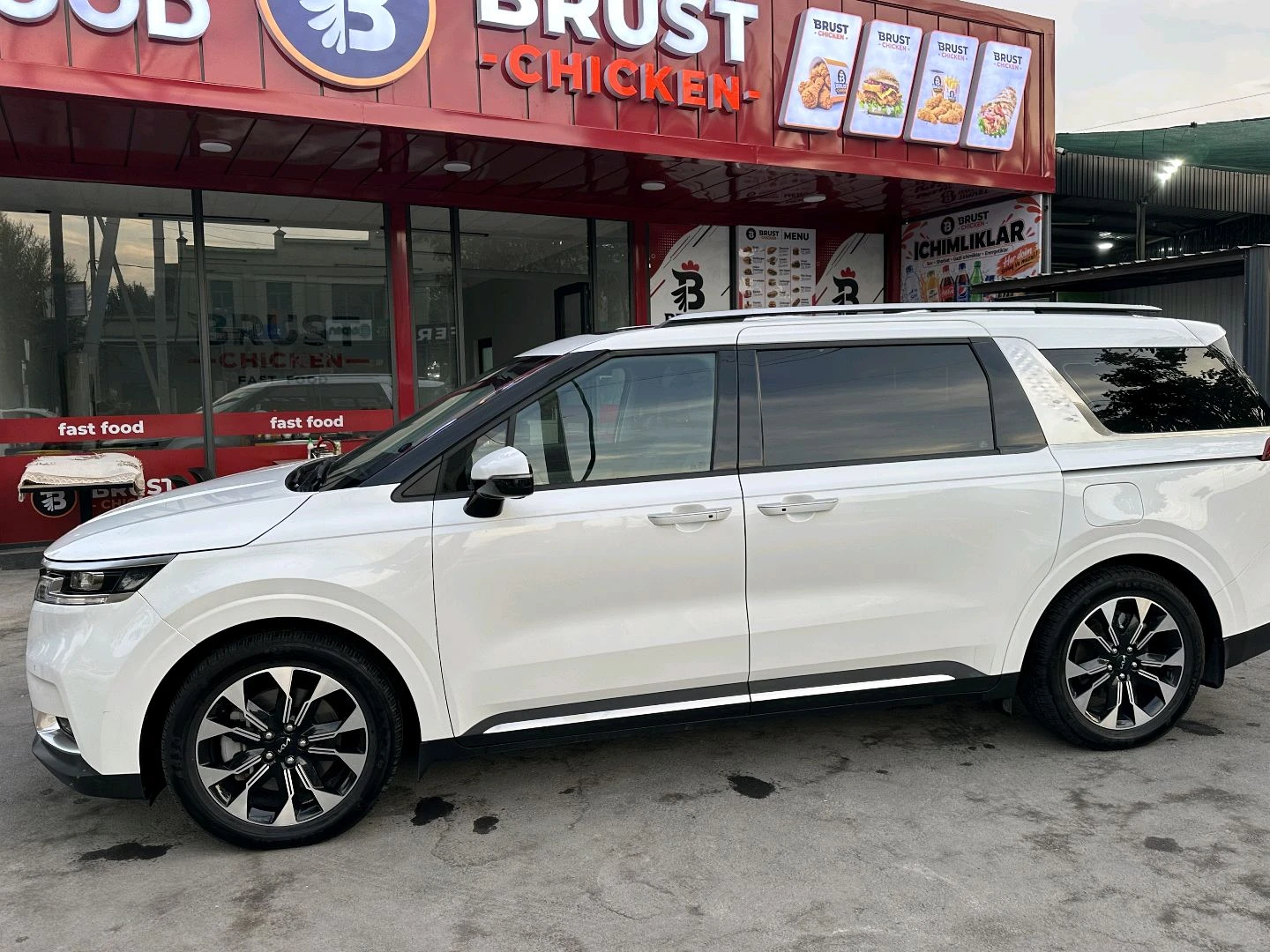 Kia Carnival